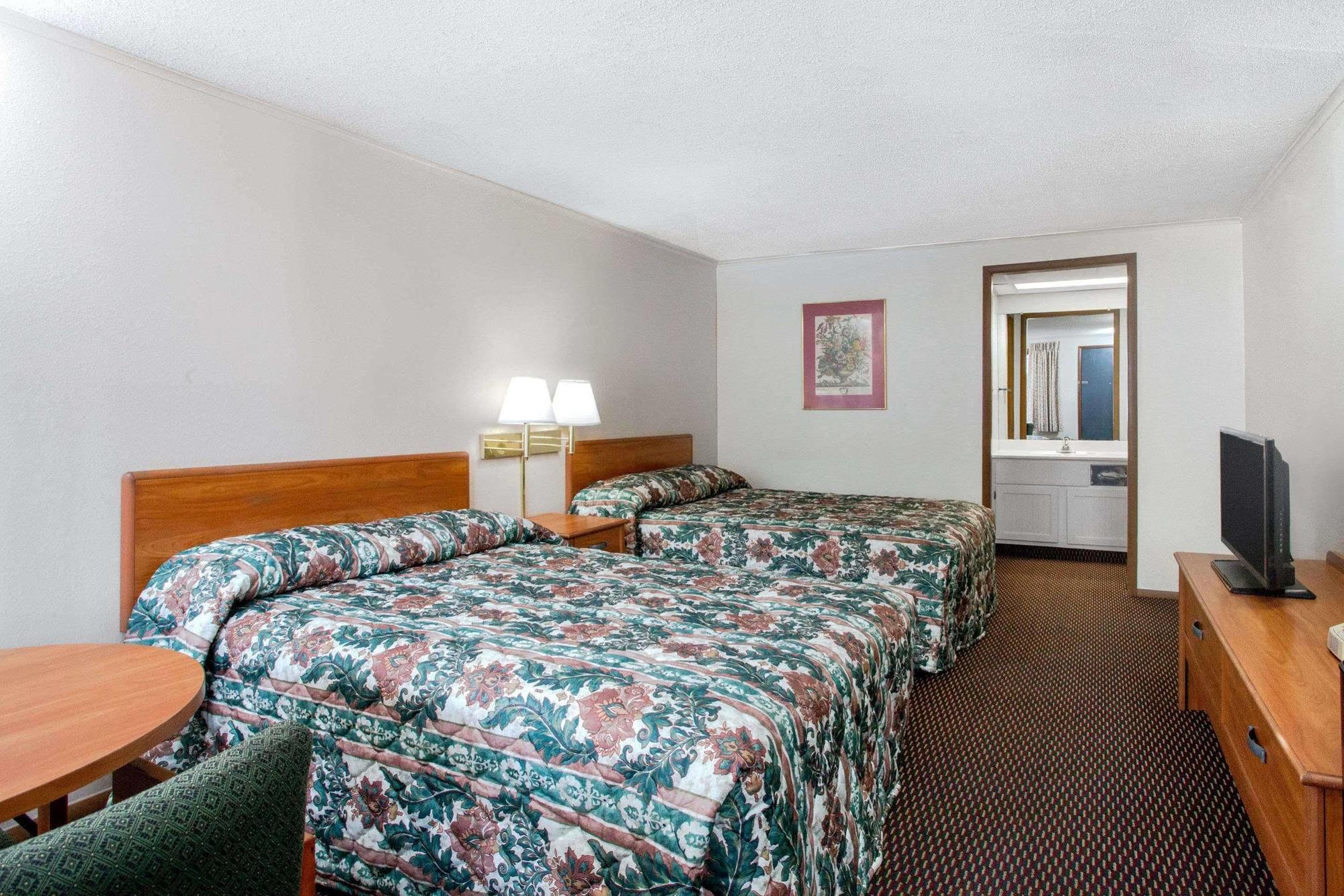Knights Inn Pittston Экстерьер фото