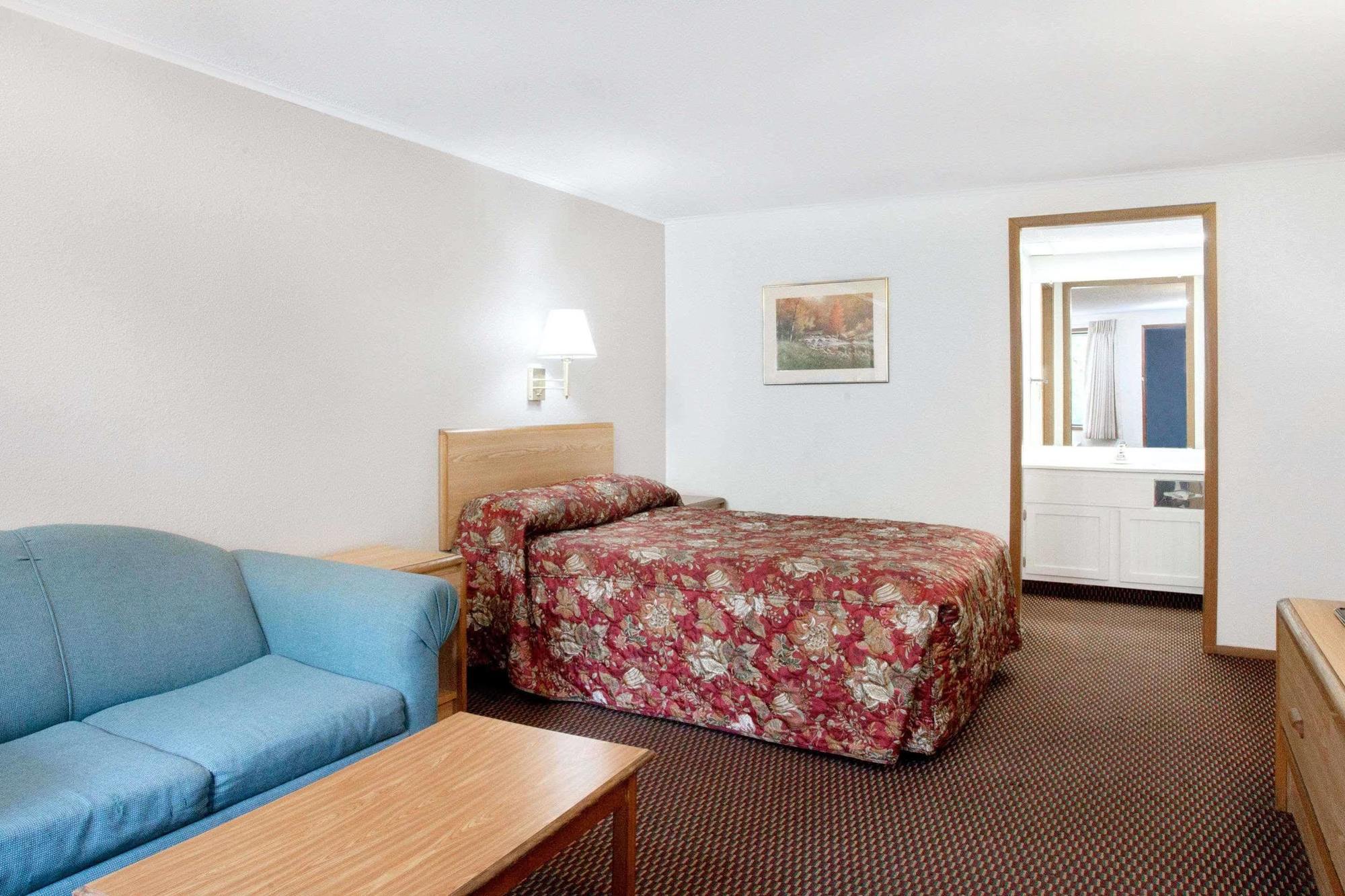 Knights Inn Pittston Экстерьер фото